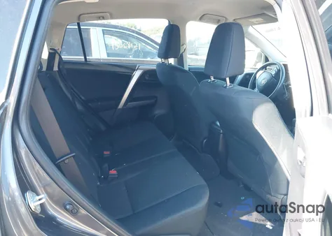 2017 Toyota Rav4 Le z USA, uszkodzony, nr VIN JTMBFREV6HJ142486